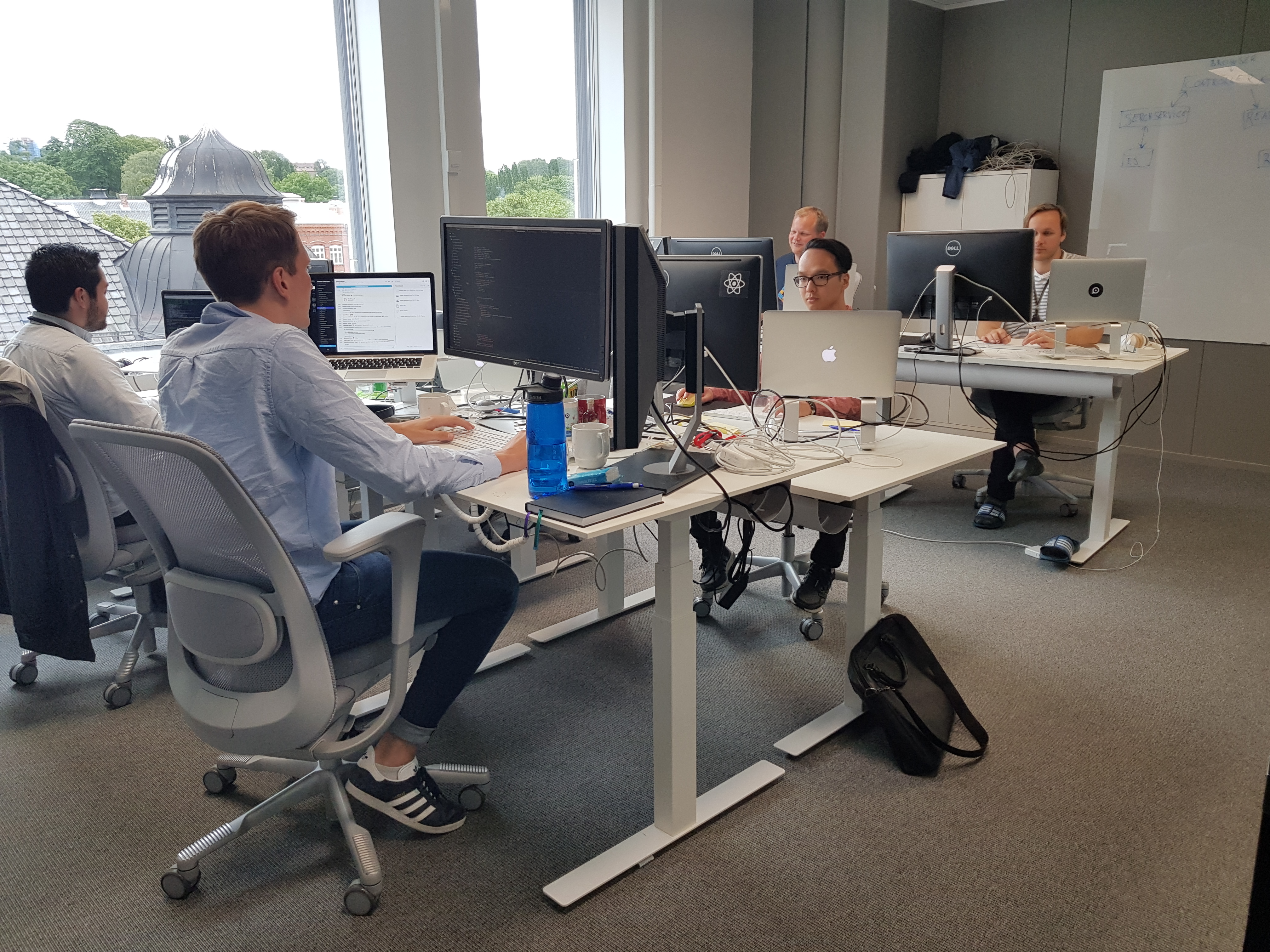 Hos oss vil du jobbe tett med våre konsulenter og andre sommerjobbere.